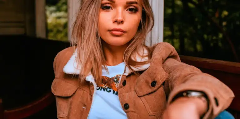 People Who Are Both Highly Intelligent & Low Maintenance Usually Have These 11 Rare Traits