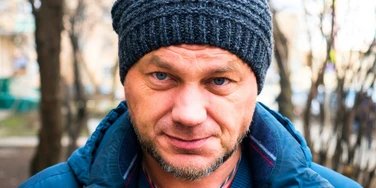 Men Who Seem Emotionally Distant Are Often Actually Struggling With These 11 Life Issues