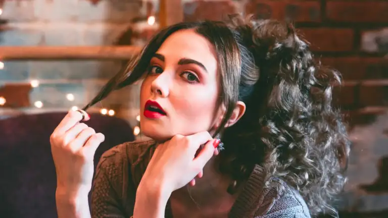 10 Phrases That Were Considered Compliments In The 1980s But Are Now Seen As ‘Inappropriate’